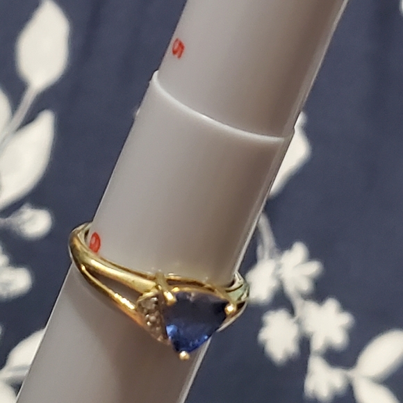 10K Gold Trillion Cut Tanzanite Ring - Picture 4 of 16